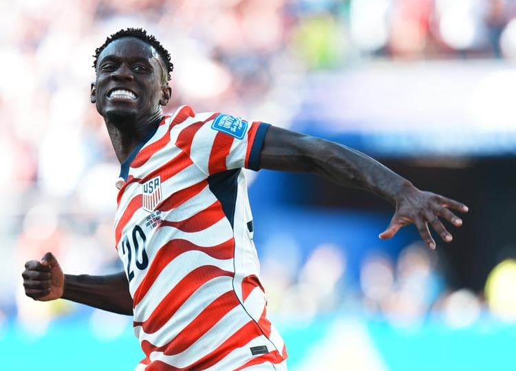 Il caso Balogun scuote il Mondiale: la FIFA sospende la squalifica dopo una telefonata del presidente americano 