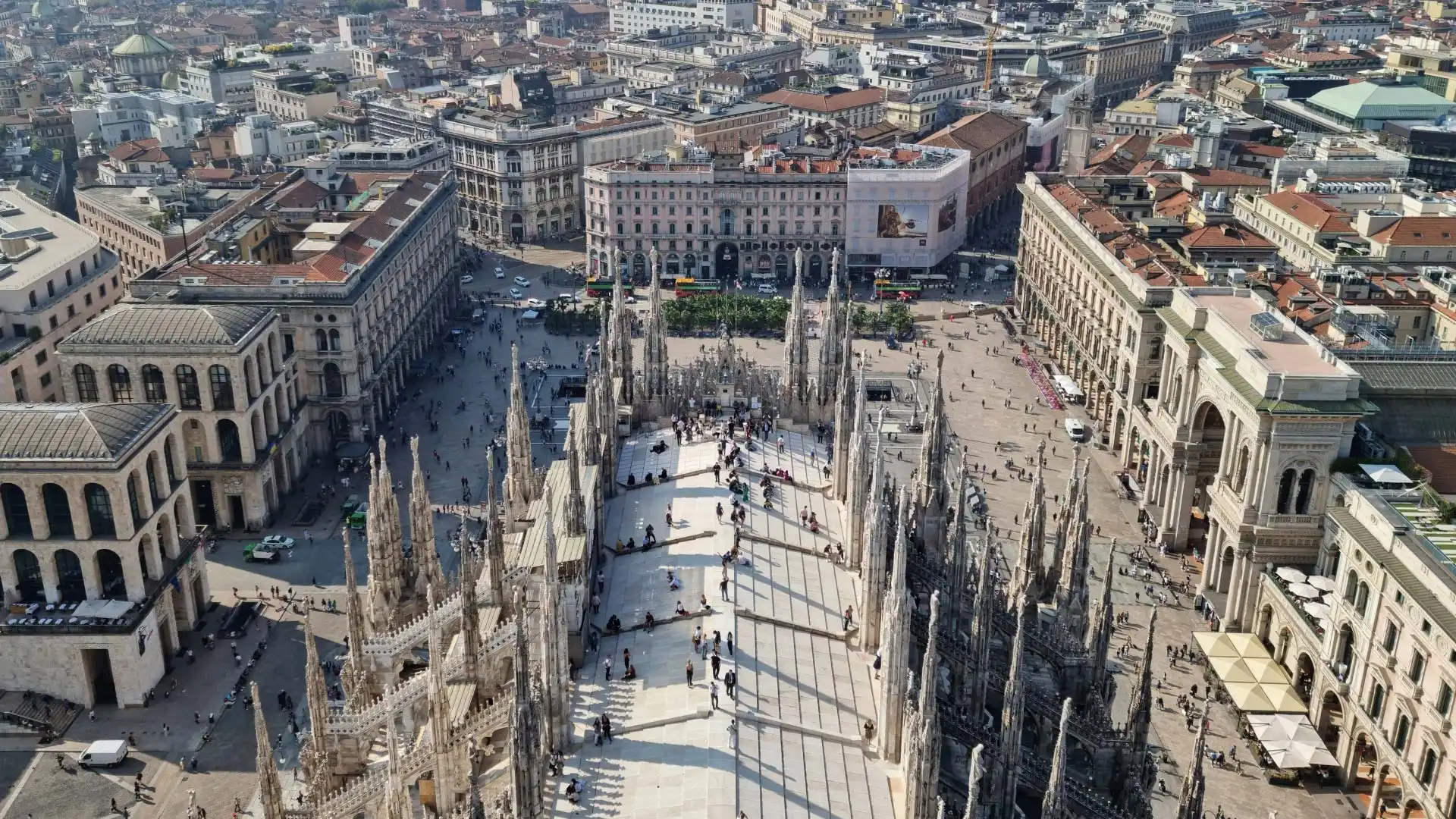 Una webcam ai piedi della Madonnina del Duomo di Milano per ammirare la città 24h/24