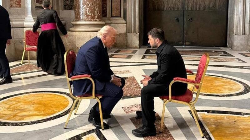 Trump scarica Zelensky: «L'Ucraina ha bisogno di un nuovo presidente». Scontro sul diesel russo, Putin ringrazia