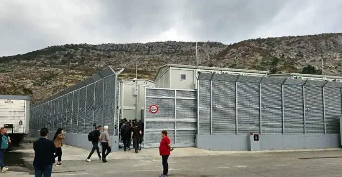 Migranti: il 49% degli italiani boccia accordo Albania, il sondaggio