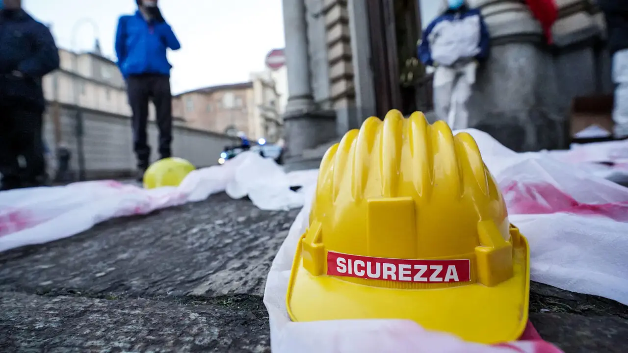 Morti sul lavoro, a Brescia operaio muore schiacciato