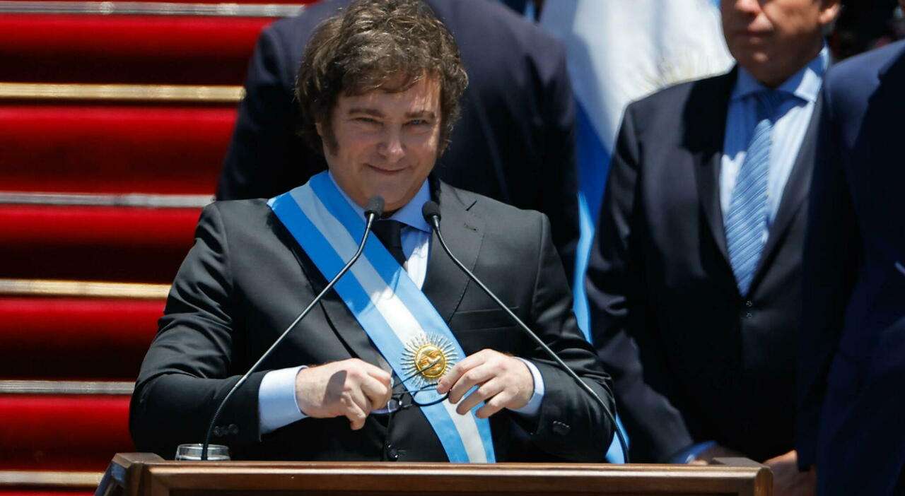 Argentina, Milei si prepara ad incontrare il Fmi: si apre la negoziazione del debito di 46 mld di dollari