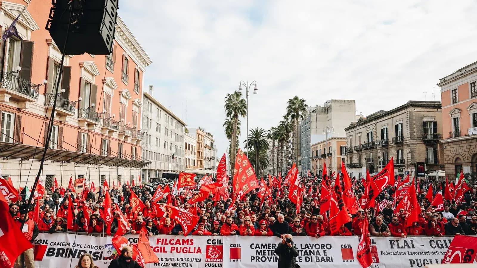 Sciopero del 20 ottobre, si fermano autobus, autotrasportatori e lavoratori dei servizi: ecco dove sono previsti i disagi