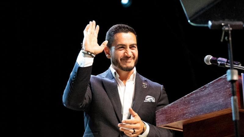 Michigan, il progressista Abdul El-Sayed vince le primarie democratiche per il Senato: battuta la moderata Haley Stevens