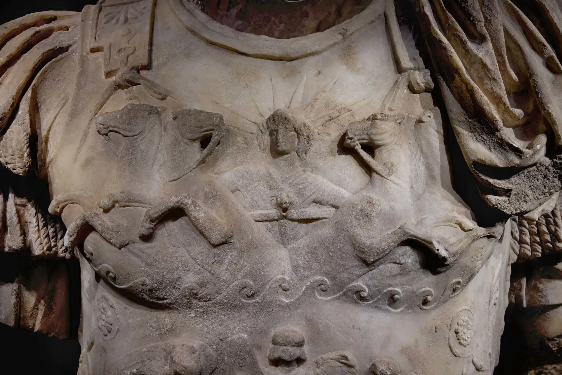 Sotheby’s, un torso di imperatore romano venduto per 34,3 milioni di dollari: è record mondiale