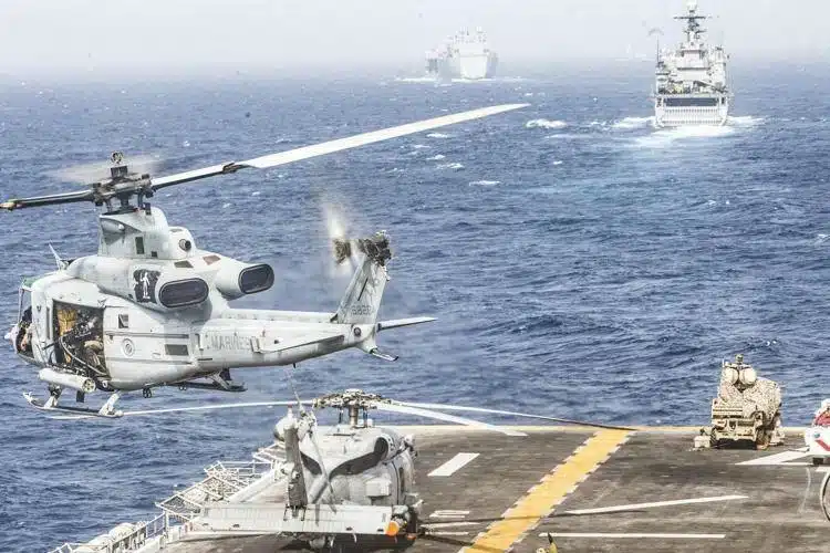 L'Iran richiude lo stretto di Hormuz, ponendo condizioni al transito.  E' di nuovo alta tensione con Washington