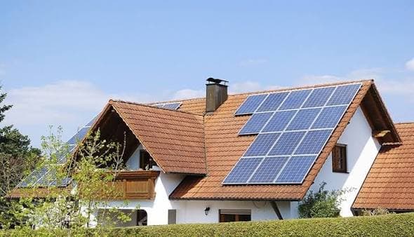 Dal 3 agosto cambiano le regole per chi ristruttura casa: più obblighi sulle energie rinnovabili