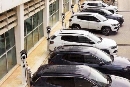 Auto elettriche, mercato in crisi in Italia e in Germania meno in Francia e Spagna