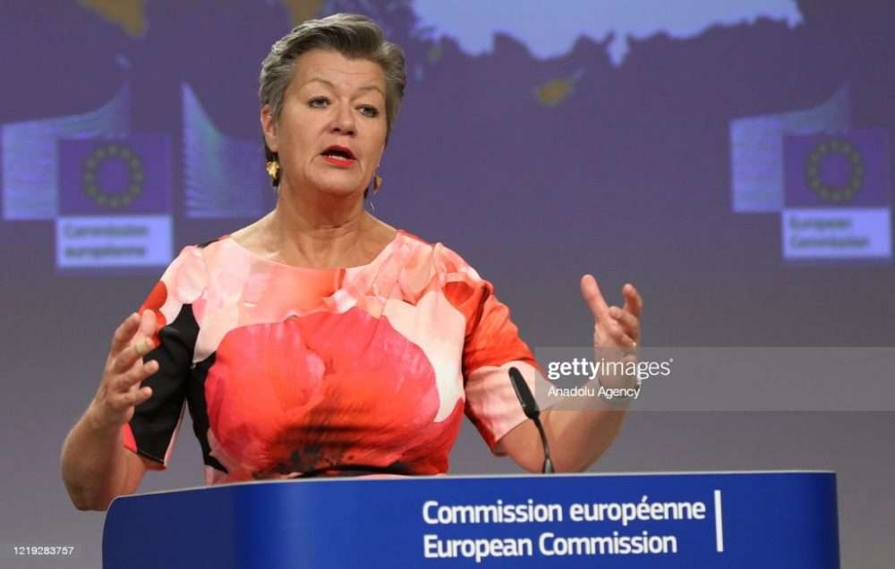 Migranti, 12 paesi europei propongono di erigere muri e barriere. Ue: “Va bene, ma non con fondi europei”