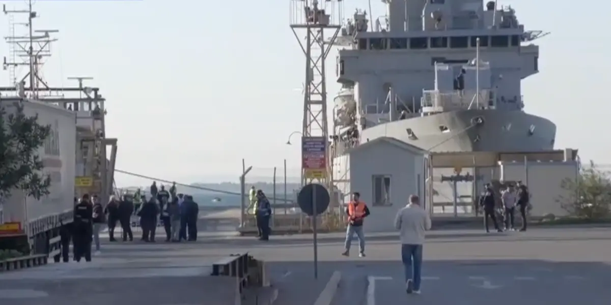 Sbarcata in Albania la prima nave con a bordo 16 migranti