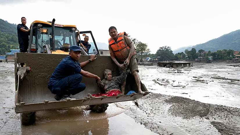 Nepal, devastanti alluvioni: almeno 95 morti e centinaia di dispersi tra Nepal e Tibet
