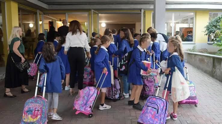Scuola, gli studenti Ocse arretrano nei test Pisa: l’Italia supera la media in lettura, matematica e scienze