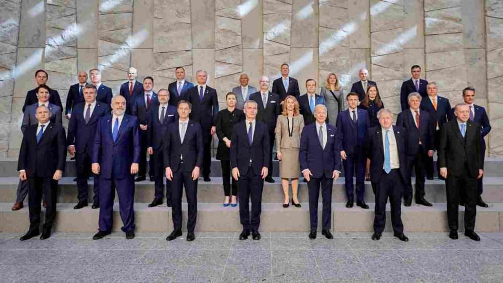 Ucraina: Stoltenberg:” Significativa fornitura di armi dalla Nato”, von der Leyen: “Inasprire le sanzioni e liberarci dai combustibili fossili”