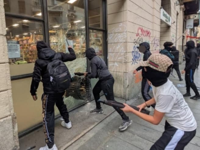 Decreto sicurezza, pubblicato in Gazzetta Ufficiale: nuove pene per gli scontri, multe ai genitori e 500 militari a Milano