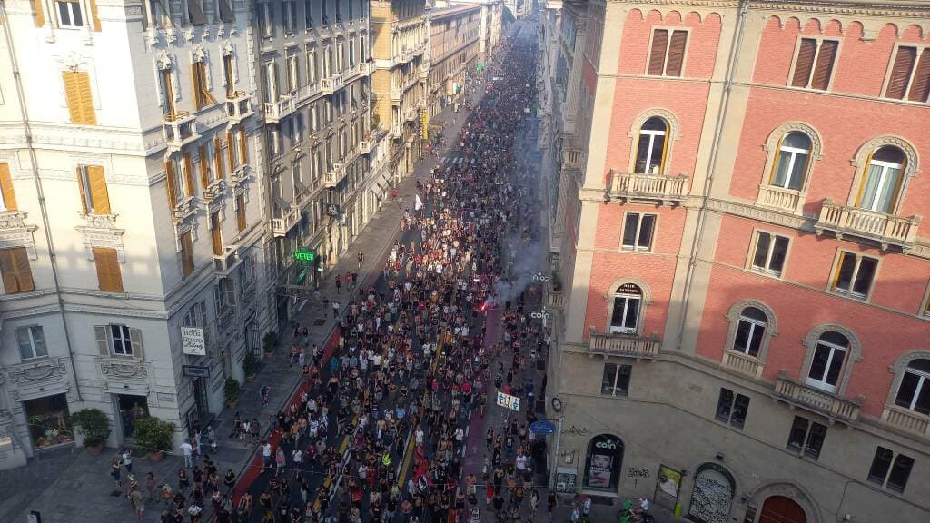 Genova ricorda il G8 del 2001: migliaia in corteo tra Diaz, piazza Alimonda e De Ferrari