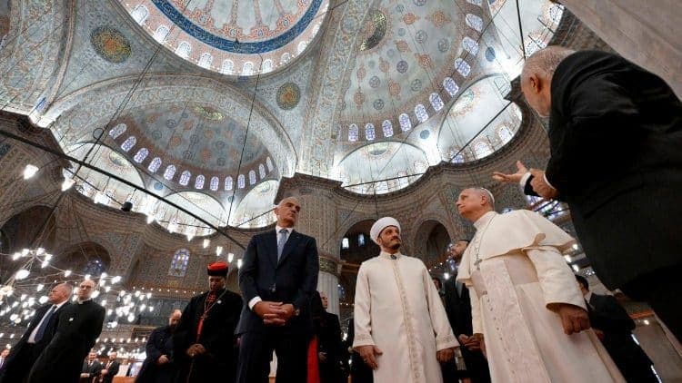 Papa Leone XIV, storica visita alla Moschea Blu: dialogo interreligioso e prospettive ecumeniche