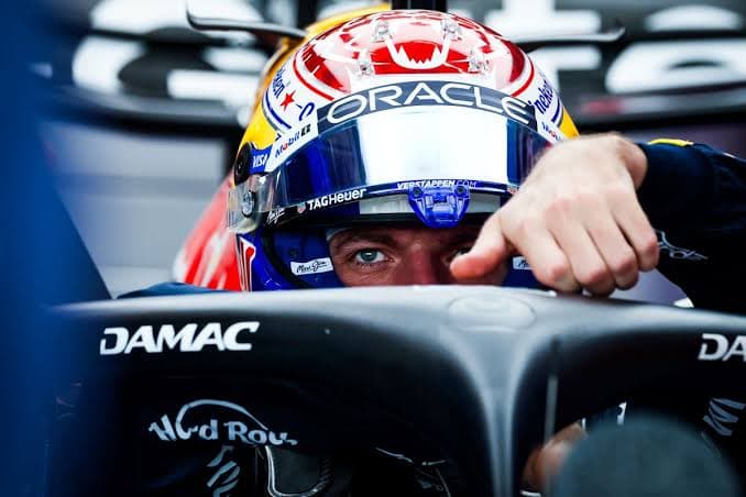 F1, Verstappen conquista la pole Sprint a Singapore ma rischia una penalità
