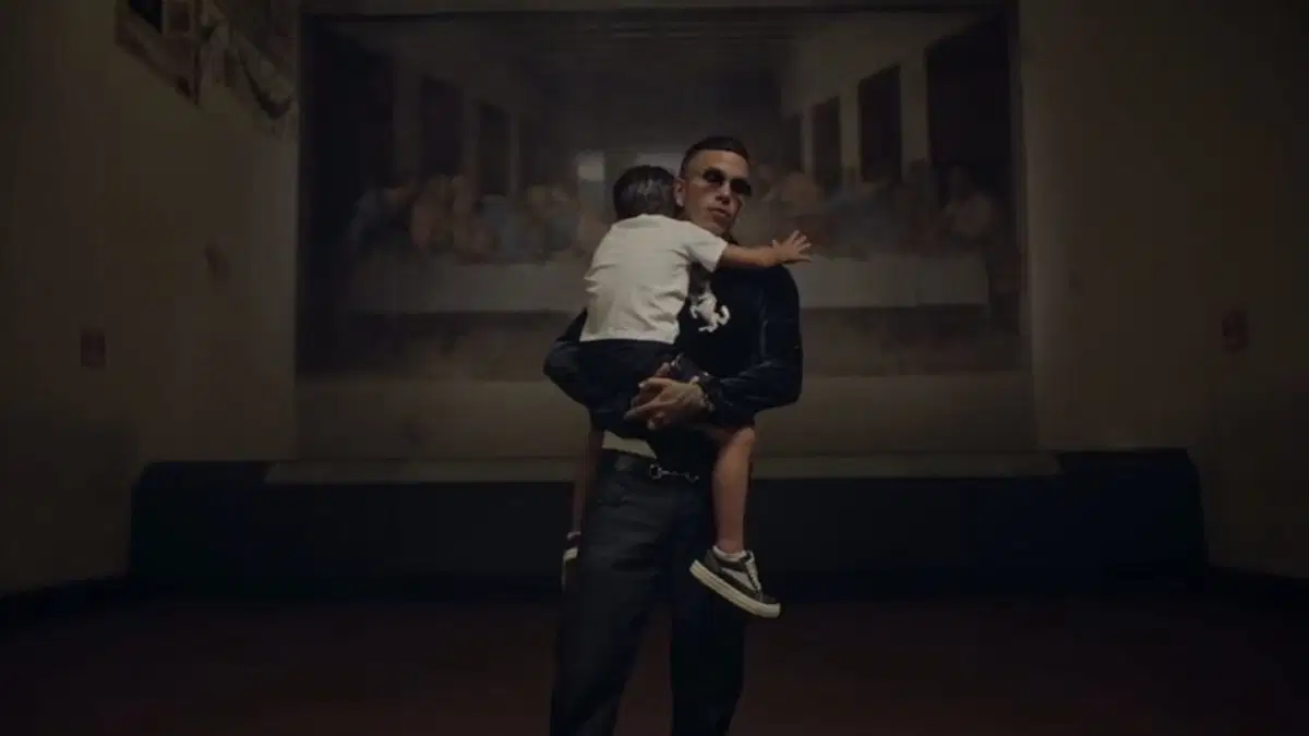 Sfera Ebbasta, è polemica per il videoclip girato davanti all’Ultima Cena
