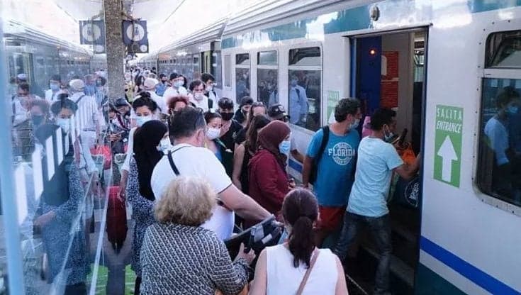 Sabato da incubo per i treni: guasto sulla Torino-Milano, fino a sei ore di ritardo e migliaia di passeggeri bloccati