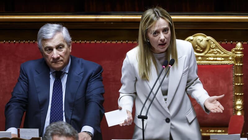 Legge elettorale, scontro dopo il voto sulle preferenze. Opposizioni all'attacco: «Meloni è sfiduciata». Tajani e Ciriani: «Il governo va avanti»