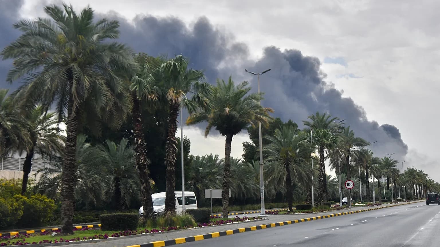 Il Kuwait accusa l’Iran: droni colpiscono obiettivi strategici. Teheran avverte gli alleati Usa, chi aiuta gli Usa sarà travolto dalla guerra”