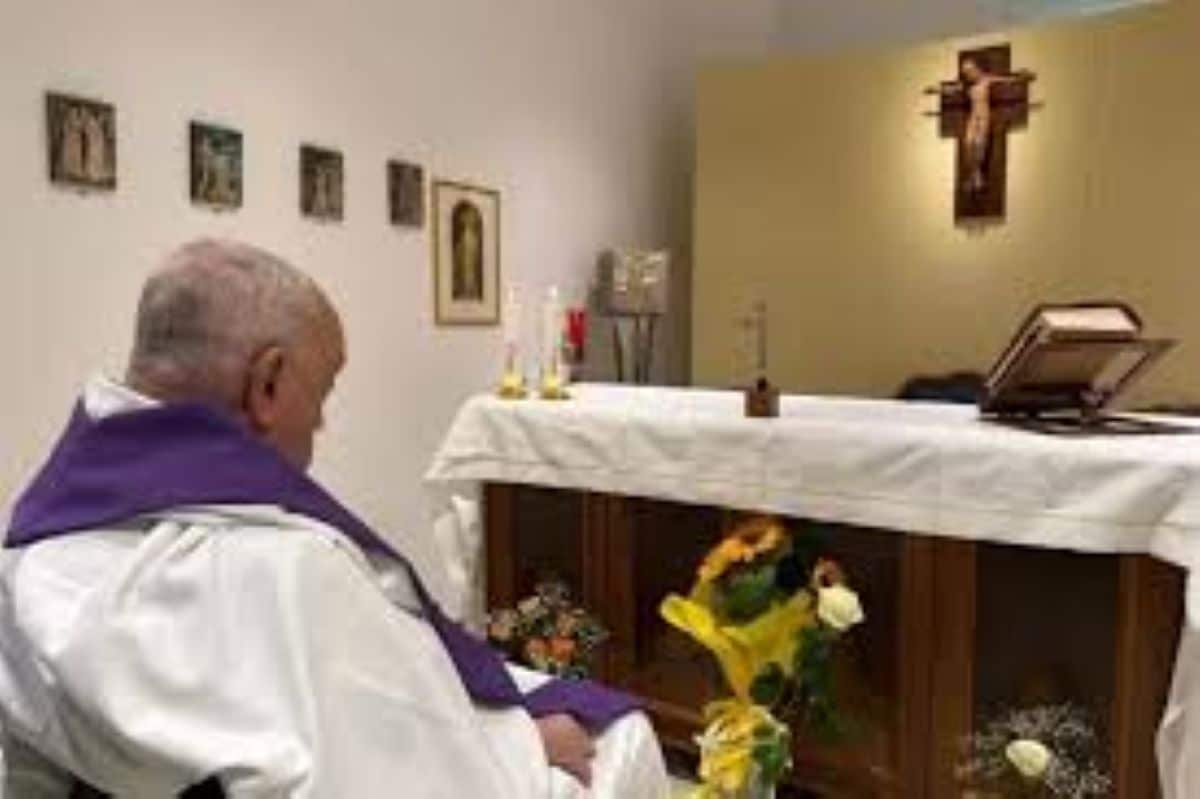 Il Papa torna a casa, convalescenza a Santa Marta