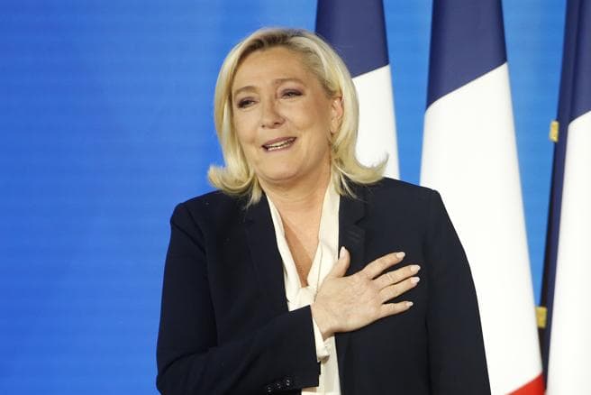 Francia, Le Pen apre la corsa all’Eliseo: «È una battaglia contro le forze del declino»