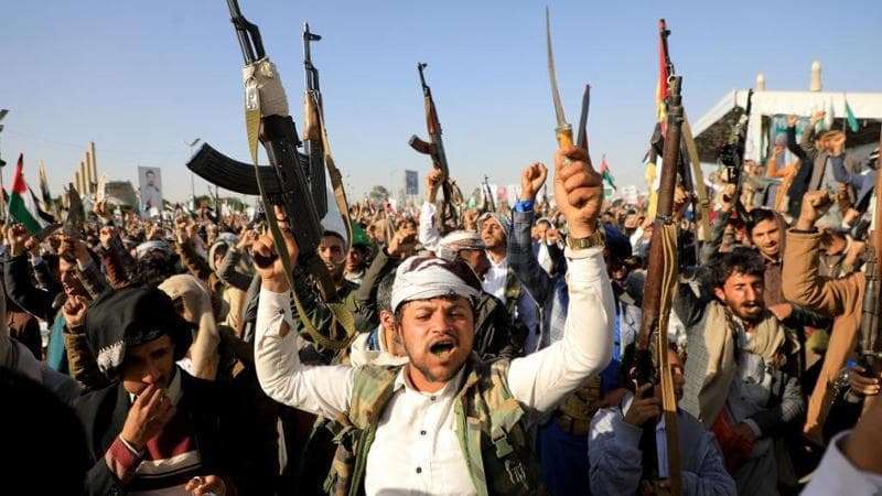 Gli Houthi colpiscono una petroliera nel Mar Rosso: l’Italia guida la missione per evitare il disastro ambientale