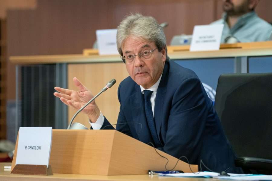 Ue, Gentiloni: “La guerra avrà un impatto economico significativo, tagliate le stime di crescita”