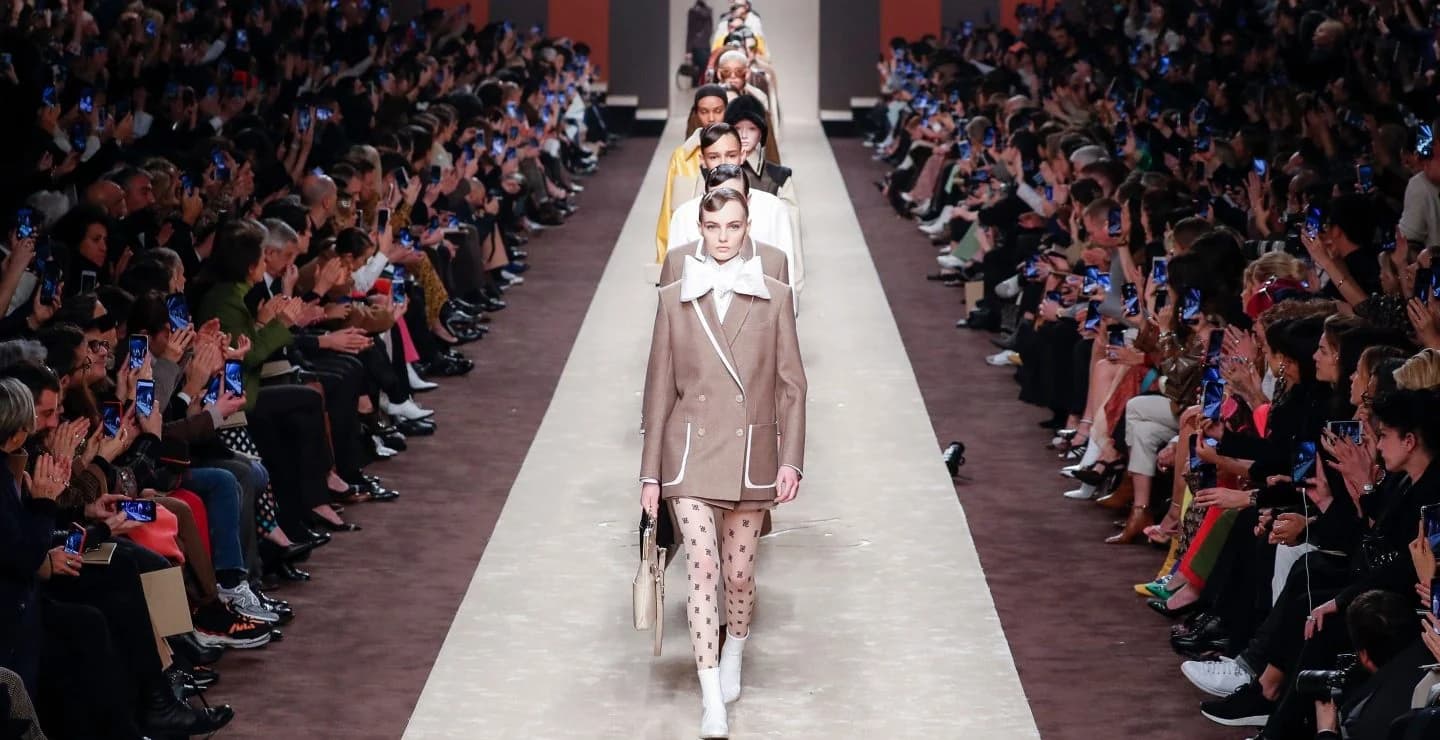 Milano Fashion Week 2026: oltre 200 appuntamenti e un parterre di star internazionali