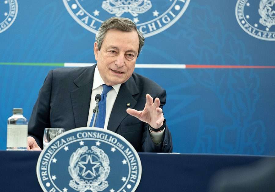 Draghi dopo il Consiglio Ue, sul caro energia: “Necessario uno stoccaggio integrato per tutti i Paesi”