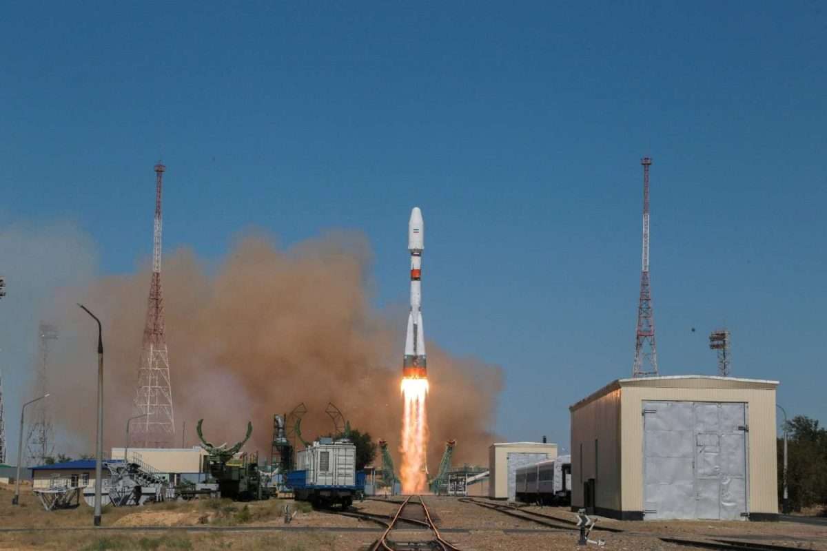 Iran, la Russia spedisce in orbita un satellite di Teheran: a cosa servirà