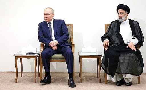 Nucleare, Usa e Londra lanciano un allarme: “Mosca fornisce assistenza all’Iran in cambio di missili”