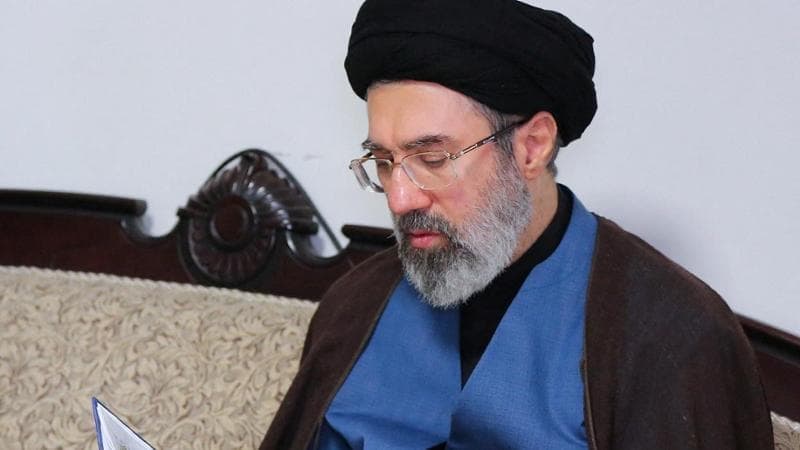 Iran. Khamenei ai paesi arabi, chiudete le basi americane e conferma il blocco di Hormuz