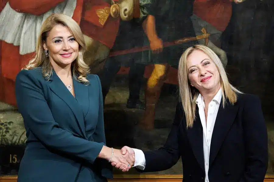 La maggioranza approva una deroga alle sanzioni alla Russia