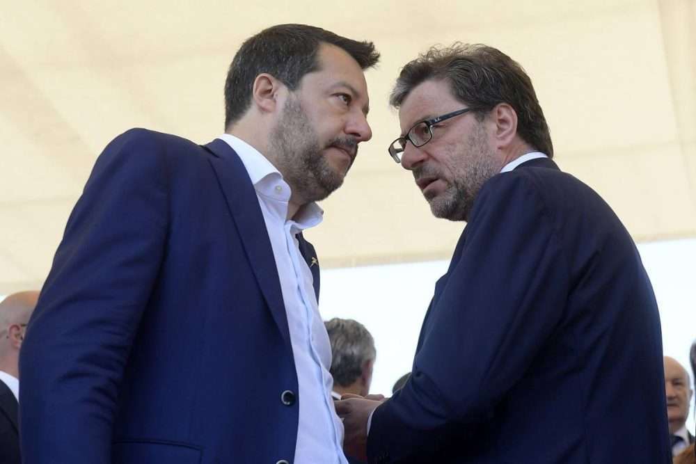 Lega: In Lombardia tre consiglieri lasciano Salvini “per abbandono totale delle tematiche nordiste”