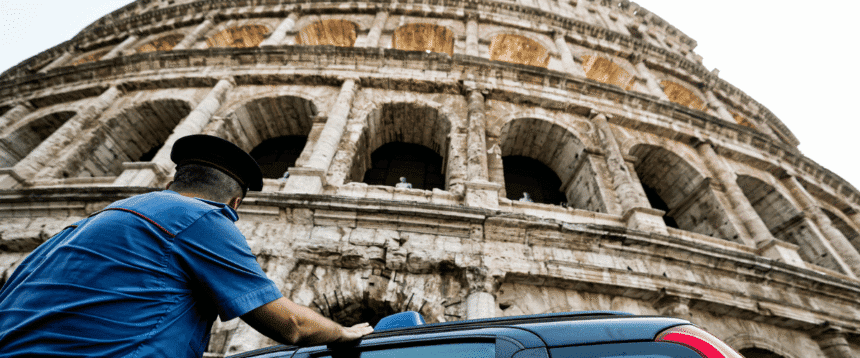 Tragedia al Colosseo, operaio di 22 anni precipita durante i lavori e muore