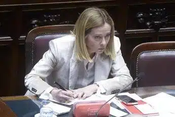 Bagarre alla Camera, dopo le parole di Meloni sul Manifesto di Ventotene