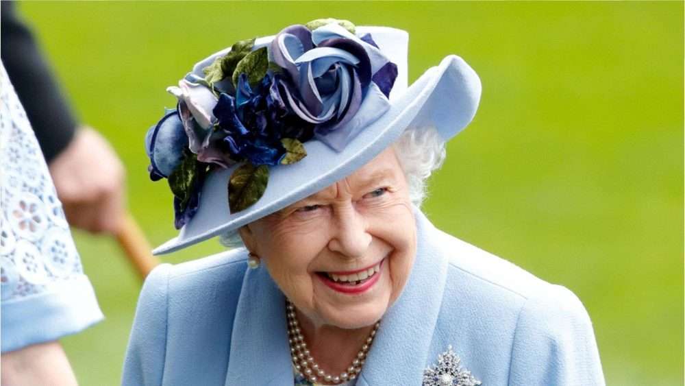 La regina Elisabetta è morta a causa di un mieloma, la rivelazione nella biografia di Kate Middleton