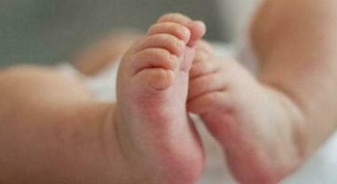 Napoli, embrione impiantato alla coppia sbagliata: nasce una bambina, indaga la Procura