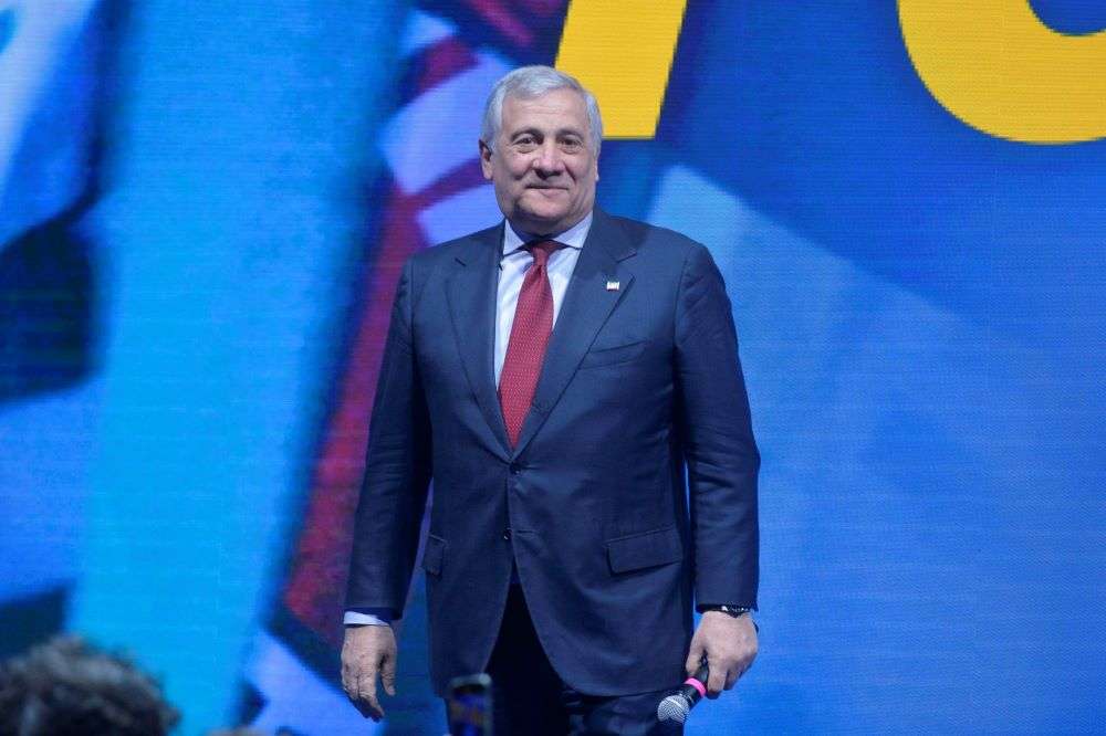Forza Italia, Tajani prova a rinnovare il partito su spinta dei Berlusconi
