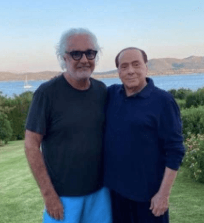 Berlusconi contagiato: il colpo di teatro di un uomo con la balera nel destino