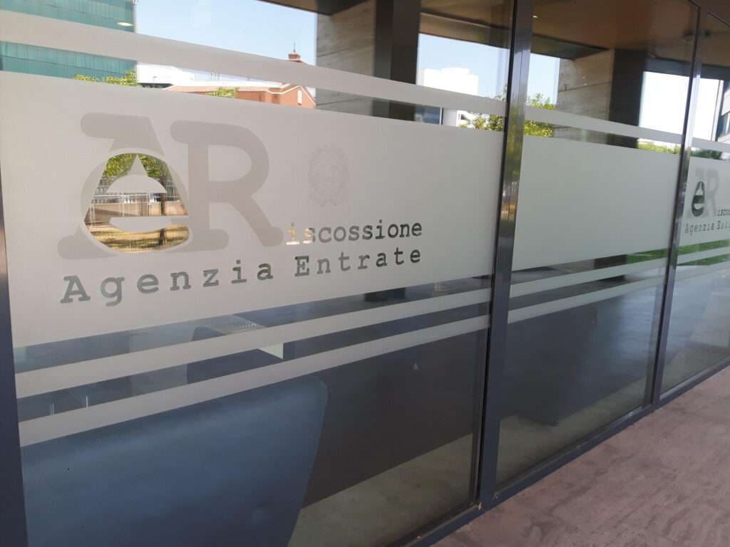 Fisco: cartelle esattoriali discaricate dopo 5 anni, ipotesi disaldo e stralcio e rate più lunghe per le persone in difficoltà