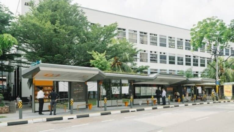 Singapore, musica ad alto volume sugli autobus: multe fino a 340 euro