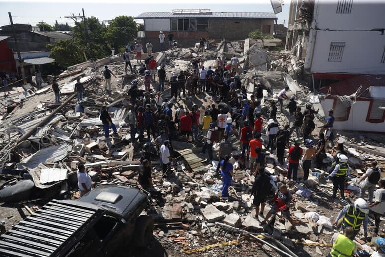 Terremoto in Colombia, almeno 111 morti: crolli e persone intrappolate sotto le macerie 
