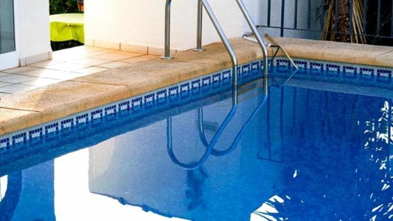 Piscine, stretta sui bocchettoni fuori norma: via libera della Camera, impianti a rischio chiusura
