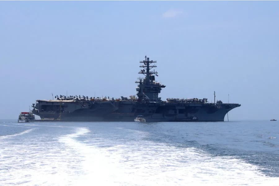 Iran, i Pasdaran: «Colpite due navi Usa e otto petroliere nel Golfo»