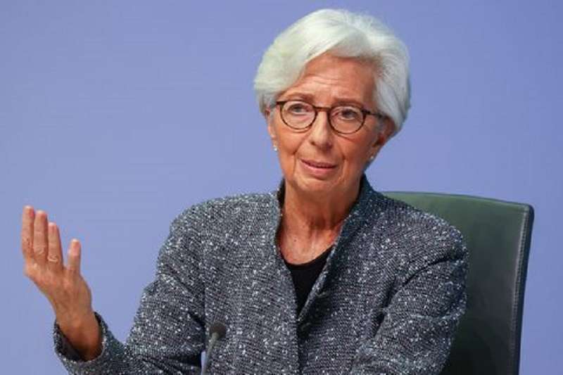 Due imprenditori italiani hanno citato in giudizio Lagarde: “E’ a causa di una sua dichiarazione che abbiamo perso i risparmi”