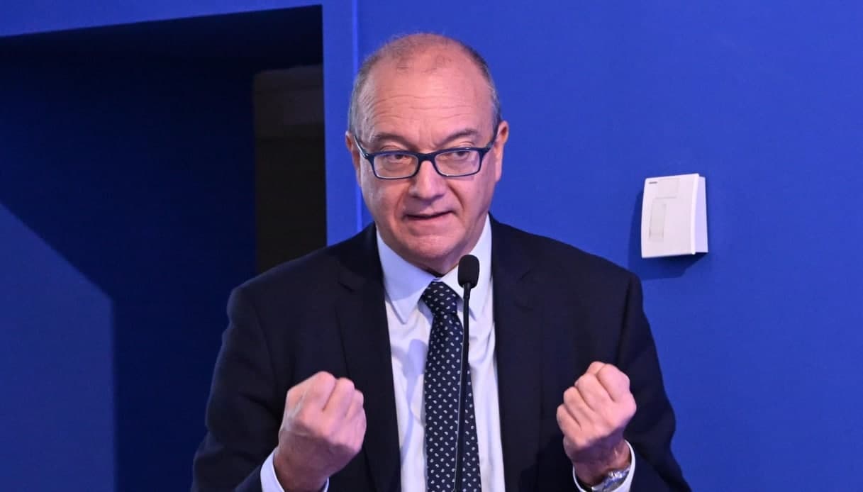 Via libera della Camera al “ddl Valditara”: consenso dei genitori obbligatorio per i corsi di educazione sessuale e affettiva
