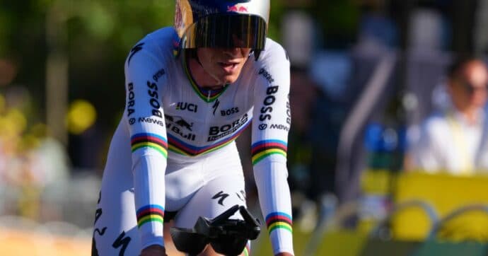 Tour de France 2026, Evenepoel vince la cronometro: Pogačar resta in maglia gialla